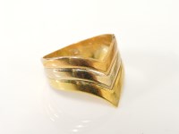 Lot 1002 - An Italian three colour gold half wishbone ring