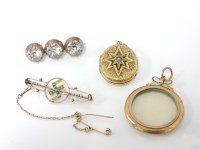 Lot 1001 - A gold circular locket with bow bale