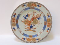 Lot 405 - An Imari plate