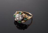 Lot 319 - A Georgian diamond and emerald cluster ring