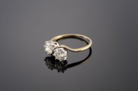 Lot 499 - A two stone diamond crossover ring