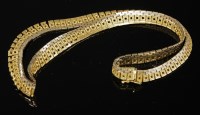 Lot 481 - An 18ct two-colour gold collarette