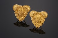 Lot 521 - A pair of Indian high carat gold earrings