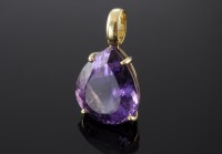 Lot 480 - An 18ct gold single stone amethyst pendant