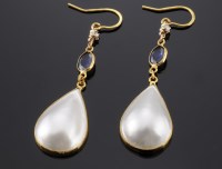 Lot 536 - A pair of gold mabé pearl