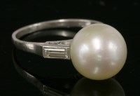 Lot 539 - A single stone cultured pearl ring