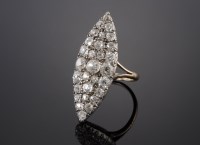 Lot 388 - A late Victorian marquise-shaped diamond cluster ring