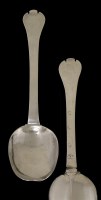 Lot 106 - A 17th century silver trefid spoon