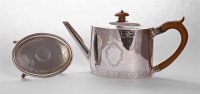Lot 95 - A George III silver teapot
