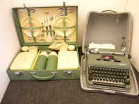 Lot 417 - A 1950s picnic set