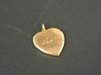 Lot 30 - A heart locket