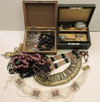 Lot 68 - Assorted costume jewellery