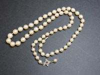 Lot 89 - A single row graduated cultured pearl necklace