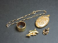 Lot 57 - A 9ct gold oval locket