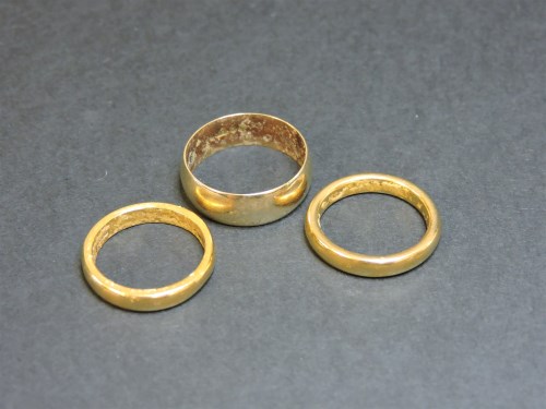 Lot 23 - Two 22ct gold wedding rings