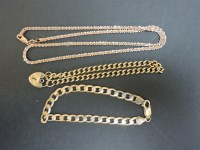 Lot 43 - A 9ct gold curb bracelet