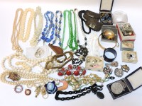 Lot 70 - A collection of costume jewellery