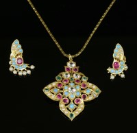 Lot 532 - An Indian high carat gold