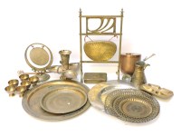 Lot 209 - A collection of metal wares
