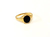 Lot 12 - A gold bloodstone poison ring