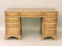 Lot 569 - An early 20th century pedestal desk