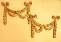 Lot 543 - A pair of carved gilt swags