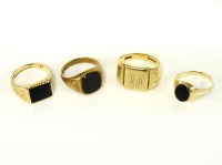 Lot 17 - A 9ct gold bloodstone signet ring