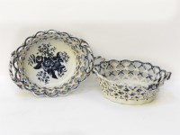Lot 133 - A near pair of 18th century Worcester porcelain basket