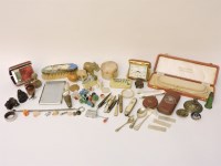 Lot 83 - A box of miscellaneous items