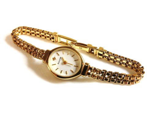 Lot 78 - A 9ct gold ladies Accurist quartz bracelet watch