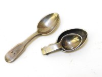 Lot 105 - A Victorian silver folding double ended medicine spoon