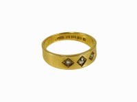 Lot 63 - An 18ct gold diamond and split pearl ring
