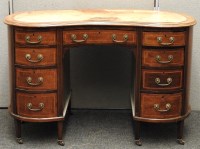 Lot 465 - An Edwardian kidney shaped desk