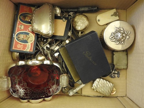 Lot 122 - A box of silver and collectable items