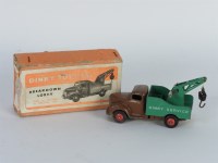 Lot 226 - A Dinky 25x Commer breakdown lorry in brown and green