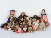Lot 405 - A quantity of dolls