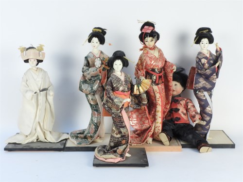 Lot 382 - A collection of Japanese dolls