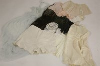 Lot 1223 - A collection of vintage items