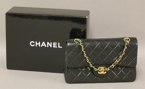 Lot 1280 - A Chanel 'Classic 2.55' medium double flap bag