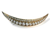 Lot 30 - A gold split pearl crescent brooch