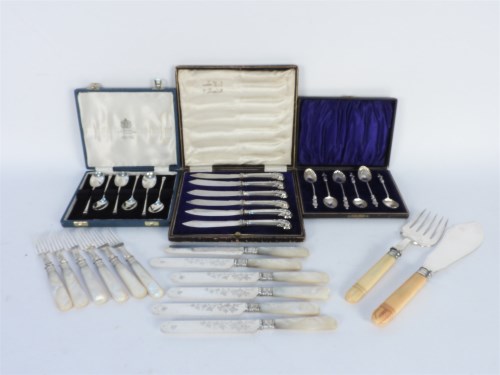 Lot 90 - Two cased sets of silver teaspoons