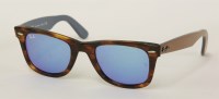 Lot 1045 - A pair of Ray-Ban original 'Wayfarer' bi-colour sunglasses