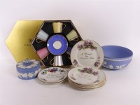 Lot 344 - A collection of ceramics