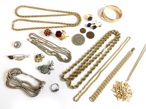 Lot 91 - A large quantity of costume jewellery