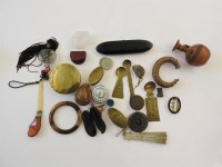 Lot 92 - An assortment of collectables