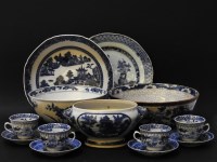 Lot 323 - A variety of Chinese blue and white ceramics
