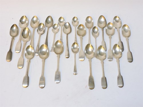 Lot 94 - A quantity of various silver teaspoons