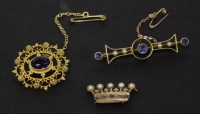 Lot 115 - A gold sapphire and split pearl bar brooch