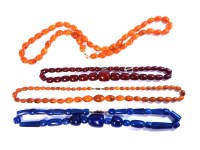 Lot 183 - A single row blue Bakelite bead necklace