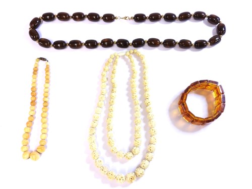 Lot 192 - A collection of assorted beads and necklaces